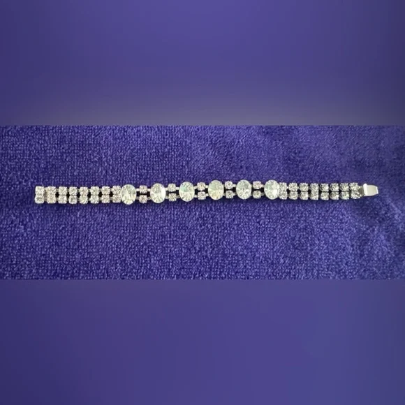 WEISS Vintage Rhinestone Bracelet 7” - Picture 3 of 5